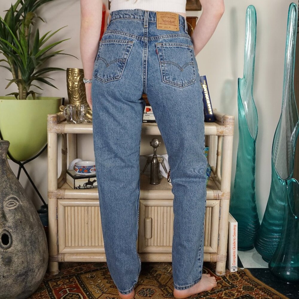 Vintage Levi's 550 relaxed fit tapered leg denim jeans